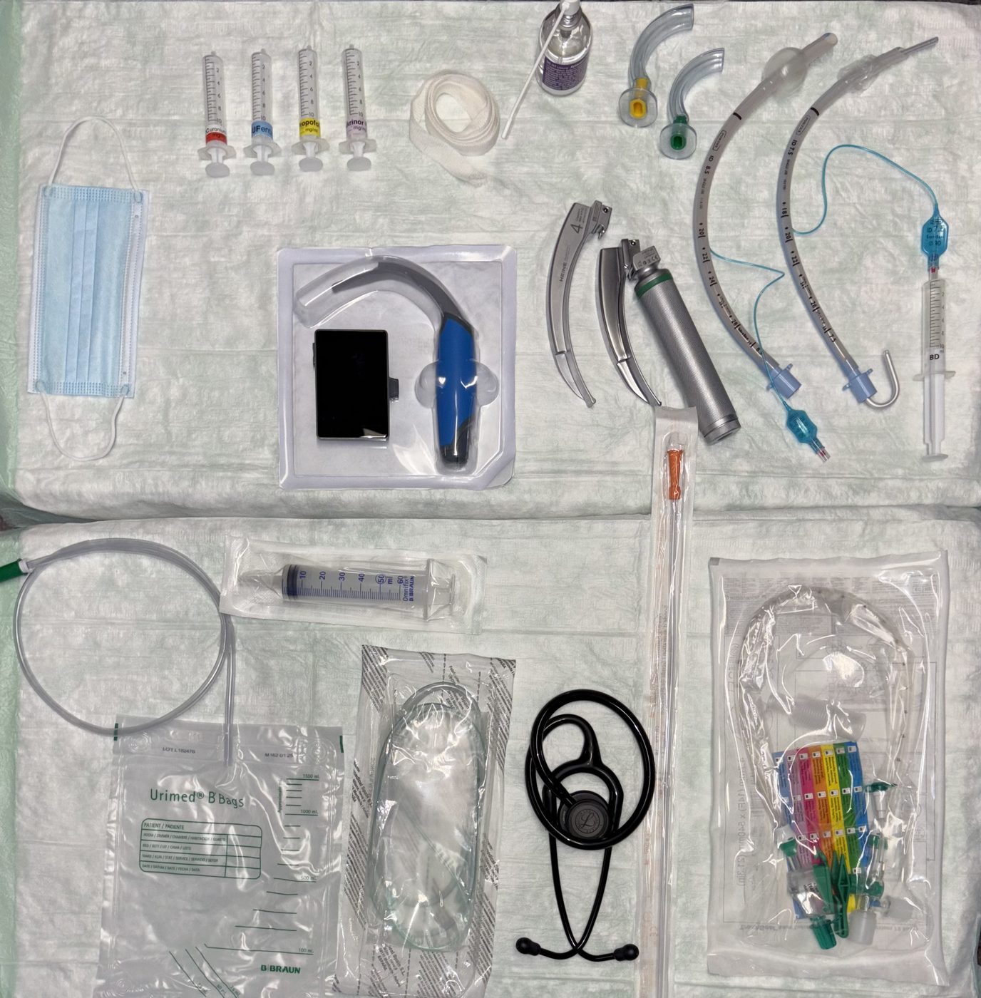 Vorbereitetes Intubationsequipment, steril ausgelegt